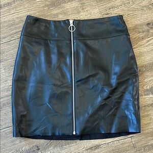 Express|Black Zippered Faux Leather Skirt sz 8 NWT
